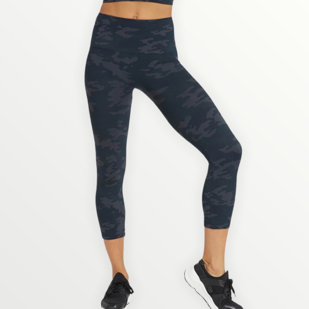 Spanx Black Camo Look at Me Now Seamless Cropped Shapewear Leggings Size Large